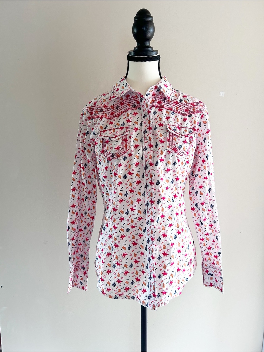 Ariat White Western Print Button-Up with Western Accents Pearl Snap Medium Rodeo